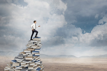 轮胎上的速度等级V代表最高时速为多少？